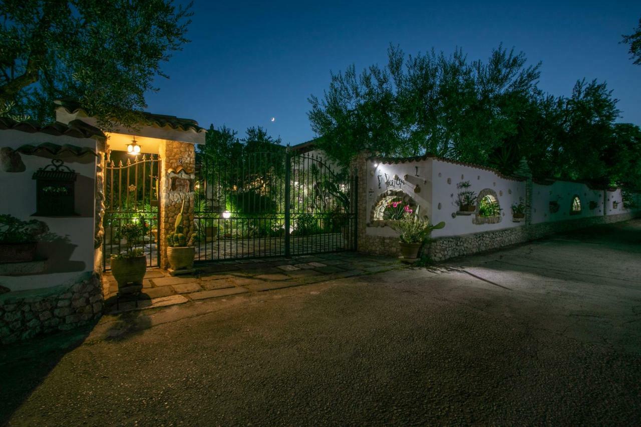 Villa Il Casale Delle Principesse Mattinata Esterno foto